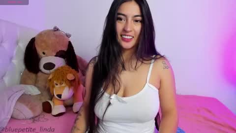 Snapshot of blue_petite chatting on June 13, 2026, 2:37 pm Linda online show from June 13, 2026, 2:37 pm