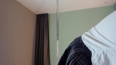 Snapshot of blue_sixx chatting on October 2, 2025, 2:24 pm blue_sixx online show from October 2, 2025, 2:24 pm