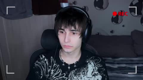 Snapshot of blue_w0rld chatting on October 31, 2025, 12:06 pm SONNYVAN online show from October 31, 2025, 12:06 pm