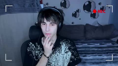 Snapshot of blue_w0rld chatting on November 7, 2025, 5:18 am SONNYVAN online show from November 7, 2025, 5:18 am