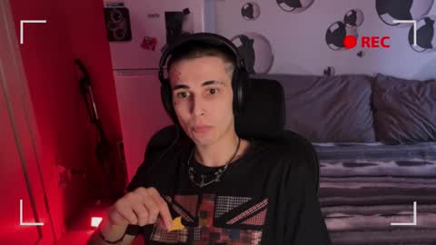 Snapshot of blue_w0rld chatting on November 8, 2025, 6:57 am SONNYVAN online show from November 8, 2025, 6:57 am