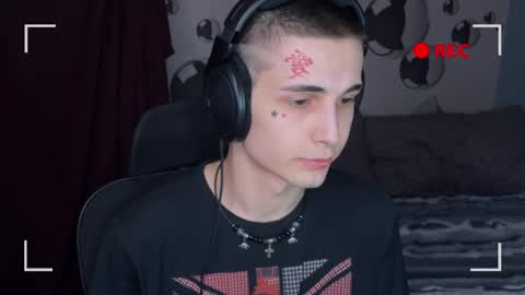 Snapshot of blue_w0rld chatting on November 9, 2025, 3:10 pm SONNYVAN online show from November 9, 2025, 3:10 pm