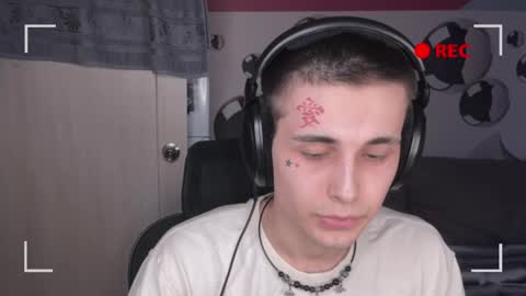 Snapshot of blue_w0rld chatting on November 19, 2025, 10:15 am SONNYVAN online show from November 19, 2025, 10:15 am