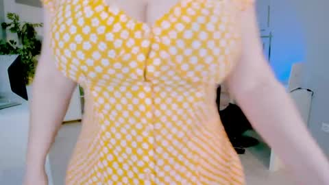 Snapshot of bluediamondsdreams chatting on May 20, 2026, 11:27 am bluediamondsdreams online show from May 20, 2026, 11:27 am
