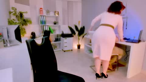 Snapshot of bluediamondsdreams chatting on June 9, 2026, 8:42 pm bluediamondsdreams online show from June 9, 2026, 8:42 pm