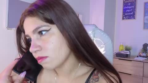 Snapshot of bluee_hazell chatting on May 4, 2026, 11:39 am online show from May 4, 2026, 11:39 am