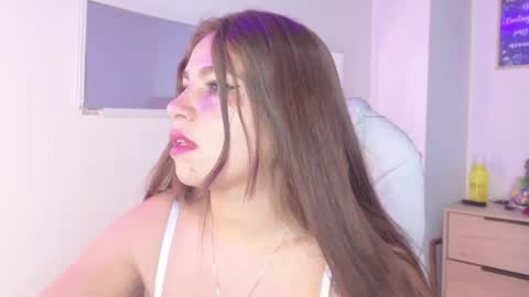 Snapshot of bluee_hazell chatting on May 19, 2026, 12:33 pm online show from May 19, 2026, 12:33 pm