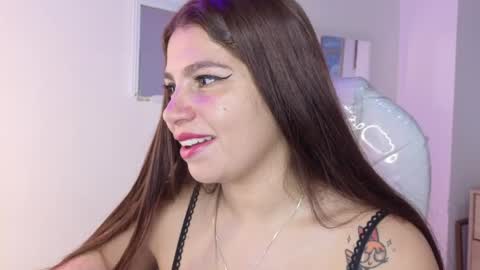 Snapshot of bluee_hazell chatting on June 2, 2026, 12:18 pm online show from June 2, 2026, 12:18 pm