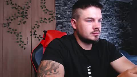 blueeyeboy0 online show from November 10, 2025, 11:53 am