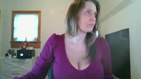 Snapshot of blueeyedddvixen chatting on January 19, 2026, 2:21 pm BlueEyedDDVixen online show from January 19, 2026, 2:21 pm