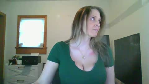 Snapshot of blueeyedddvixen chatting on February 2, 2026, 2:16 pm BlueEyedDDVixen online show from February 2, 2026, 2:16 pm
