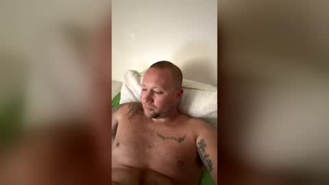 Snapshot of blueeyedgreenz chatting on July 28, 2026, 8:52 pm BlueEyedGreenz online show from July 28, 2026, 8:52 pm