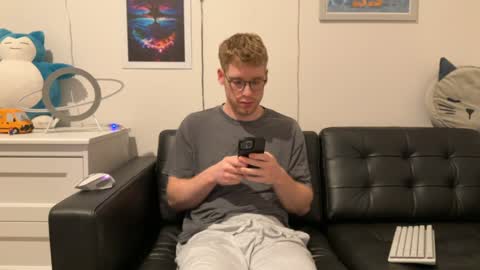 blueeyedtallguy online show from December 16, 2024, 4:23 am