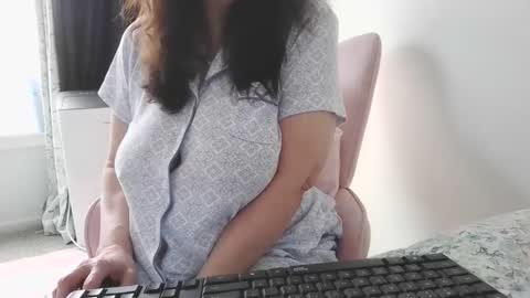 BlueEyes40DDDs online show from October 31, 2025, 7:26 pm