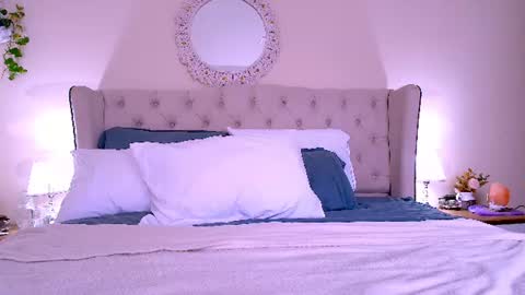 Snapshot of blueflora chatting on July 8, 2026, 3:38 pm FLORAA online show from July 8, 2026, 3:38 pm