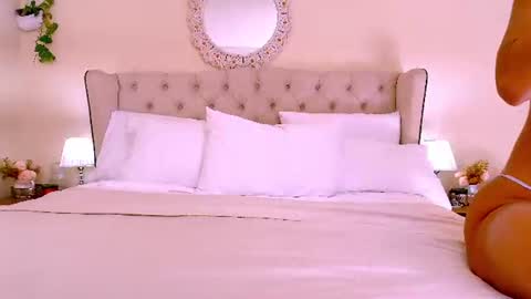 Snapshot of blueflora chatting on July 15, 2026, 2:44 pm FLORAA online show from July 15, 2026, 2:44 pm