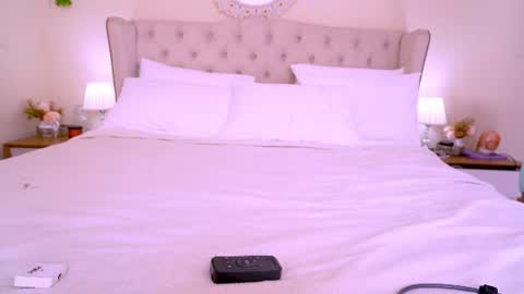Snapshot of blueflora chatting on July 17, 2026, 3:29 pm FLORAA online show from July 17, 2026, 3:29 pm