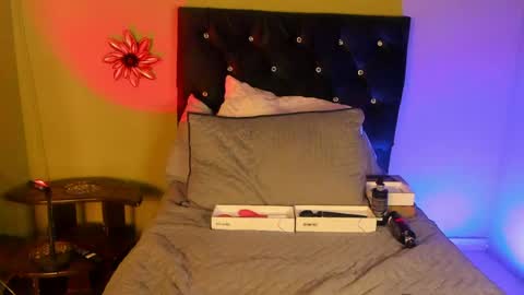 Snapshot of blueviolette chatting on May 16, 2026, 1:54 pm Violette 3 online show from May 16, 2026, 1:54 pm