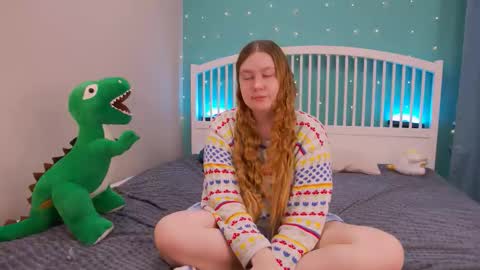 Snapshot of blush_ellie chatting on November 21, 2025, 5:06 am Ellie3 online show from November 21, 2025, 5:06 am