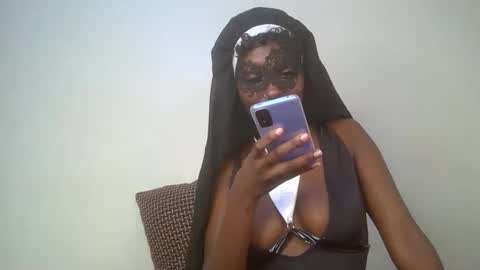 Belle online show from October 30, 2025, 7:14 pm