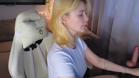 Snapshot of blvckmilk chatting on July 20, 2026, 11:07 pm Alice and David online show from July 20, 2026, 11:07 pm