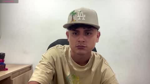 Bob  INDEPENDENT MODEL online show from February 13, 2026, 11:56 pm