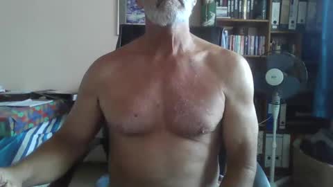 Snapshot of bobbgud chatting on September 14, 2025, 8:35 am Bobbgud online show from September 14, 2025, 8:35 am