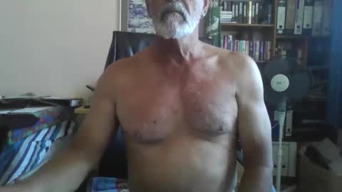 Snapshot of bobbgud chatting on October 23, 2025, 12:15 pm Bobbgud online show from October 23, 2025, 12:15 pm