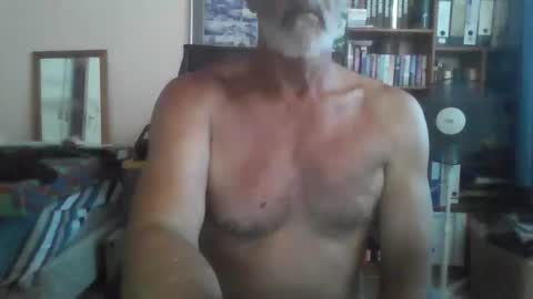 Snapshot of bobbgud chatting on December 16, 2025, 7:57 am Bobbgud online show from December 16, 2025, 7:57 am