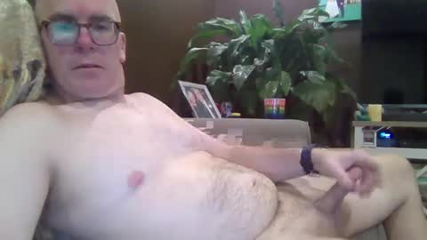 bobblehead31382 online show from December 3, 2025, 12:07 am