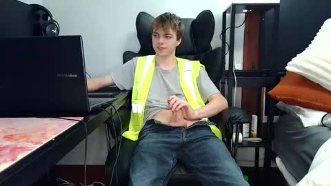 Snapshot of bobby72738 chatting on October 15, 2025, 3:50 am bobby72738 online show from October 15, 2025, 3:50 am