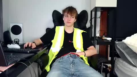 Snapshot of bobby72738 chatting on October 21, 2025, 2:56 am bobby72738 online show from October 21, 2025, 2:56 am