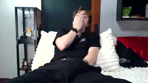 Snapshot of bobby72738 chatting on November 18, 2025, 2:28 am bobby72738 online show from November 18, 2025, 2:28 am