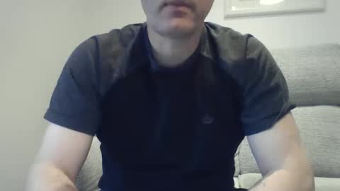 bobby_113 online show from February 12, 2025, 2:21 pm