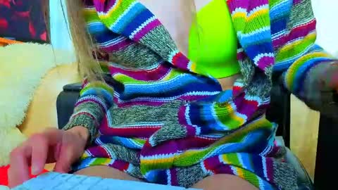 Mia online show from May 15, 2026, 10:50 pm