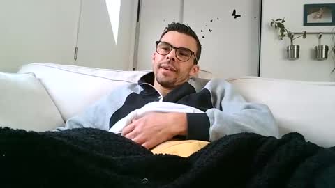 Snapshot of bomale89 chatting on February 21, 2025, 12:28 pm bomale89 online show from February 21, 2025, 12:28 pm