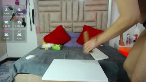 Snapshot of bombom_lux chatting on March 10, 2026, 4:06 am bombom_lux online show from March 10, 2026, 4:06 am