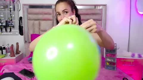 bombom_lux online show from June 20, 2026, 4:37 am