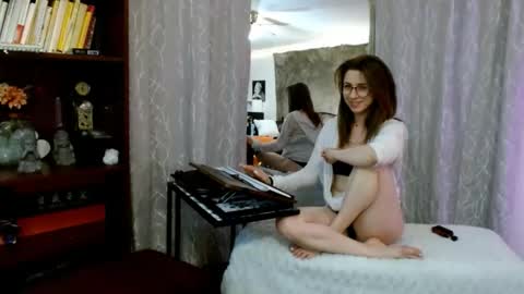 BombshellBaeby online show from April 15, 2026, 4:52 am