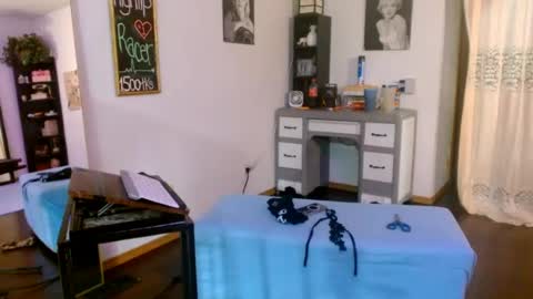 BombshellBaeby online show from July 21, 2026, 5:54 am