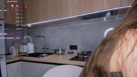 Snapshot of bondgirl4fun chatting on December 8, 2024, 9:35 am Olly online show from December 8, 2024, 9:35 am