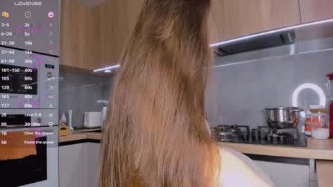 Snapshot of bondgirl4fun chatting on December 14, 2024, 3:15 pm Olly online show from December 14, 2024, 3:15 pm