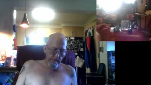 Snapshot of bongfellatio chatting on June 21, 2026, 8:55 pm Bong Fellatio online show from June 21, 2026, 8:55 pm
