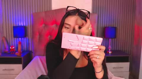 Snapshot of bonnali_lune chatting on November 7, 2025, 10:43 pm bonnali_lune online show from November 7, 2025, 10:43 pm