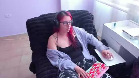 Bonnie Help me reach 500 likes online show from October 8, 2025, 6:05 pm