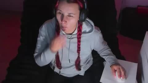 Bonnie Help me reach 500 likes online show from October 22, 2025, 10:31 pm