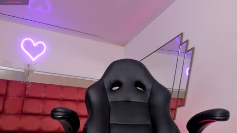 Snapshot of bonniecute_ chatting on December 19, 2024, 11:50 am online show from December 19, 2024, 11:50 am