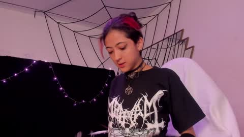 Snapshot of bonniecute_ chatting on December 22, 2024, 11:44 am online show from December 22, 2024, 11:44 am