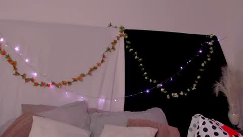 Snapshot of bonniecute_ chatting on January 2, 2025, 11:41 am online show from January 2, 2025, 11:41 am