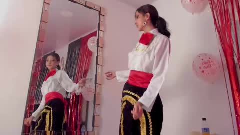 Snapshot of bonniecute_ chatting on February 14, 2025, 2:54 pm online show from February 14, 2025, 2:54 pm